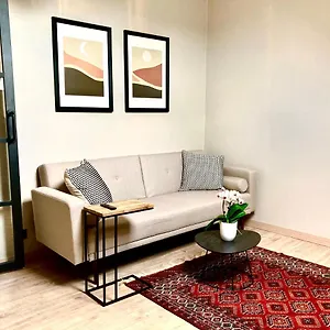 Chez Roya Apartment